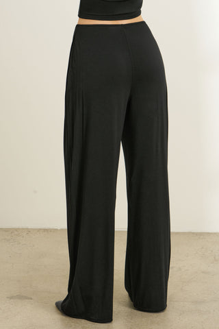 Essential Straight Leg Pant