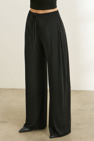 Essential Straight Leg Pant