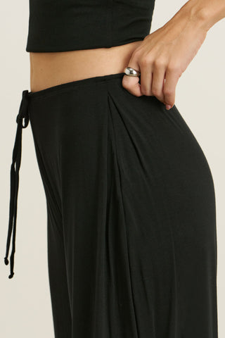 Essential Straight Leg Pant