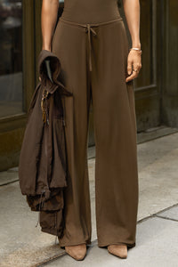 Essential Straight Leg Pant