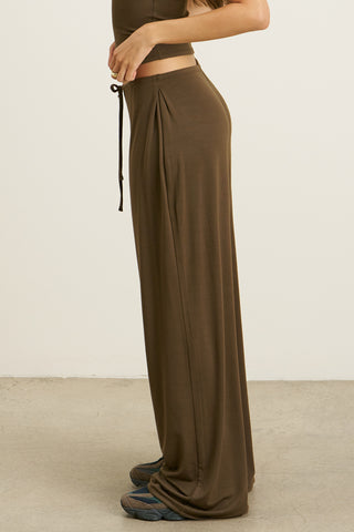 Essential Straight Leg Pant
